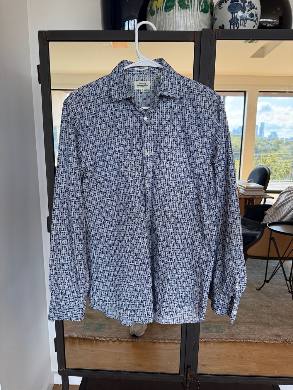 Hartford Men's Blue and White Patterned Long-Sleeve Dress Shirt
